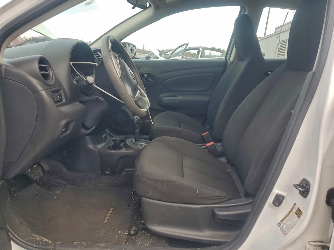 Nissan Versa S Image 6
