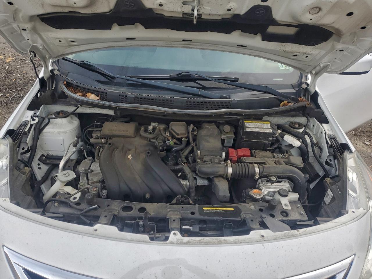 Nissan Versa S Image 8