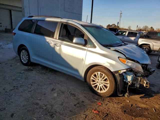 Toyota Sienna Xle Image 4