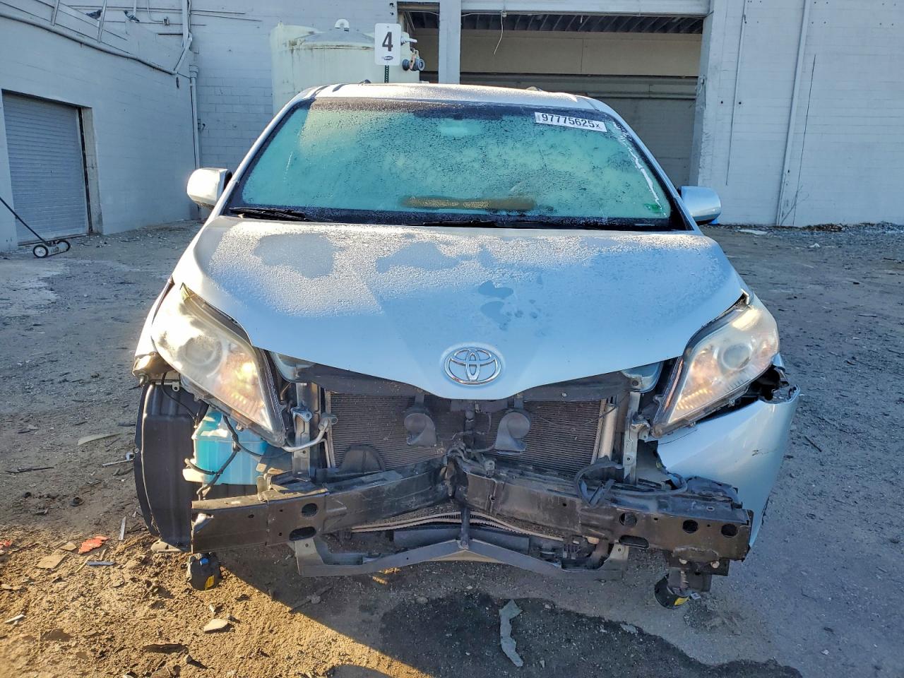 Toyota Sienna Xle Image 13