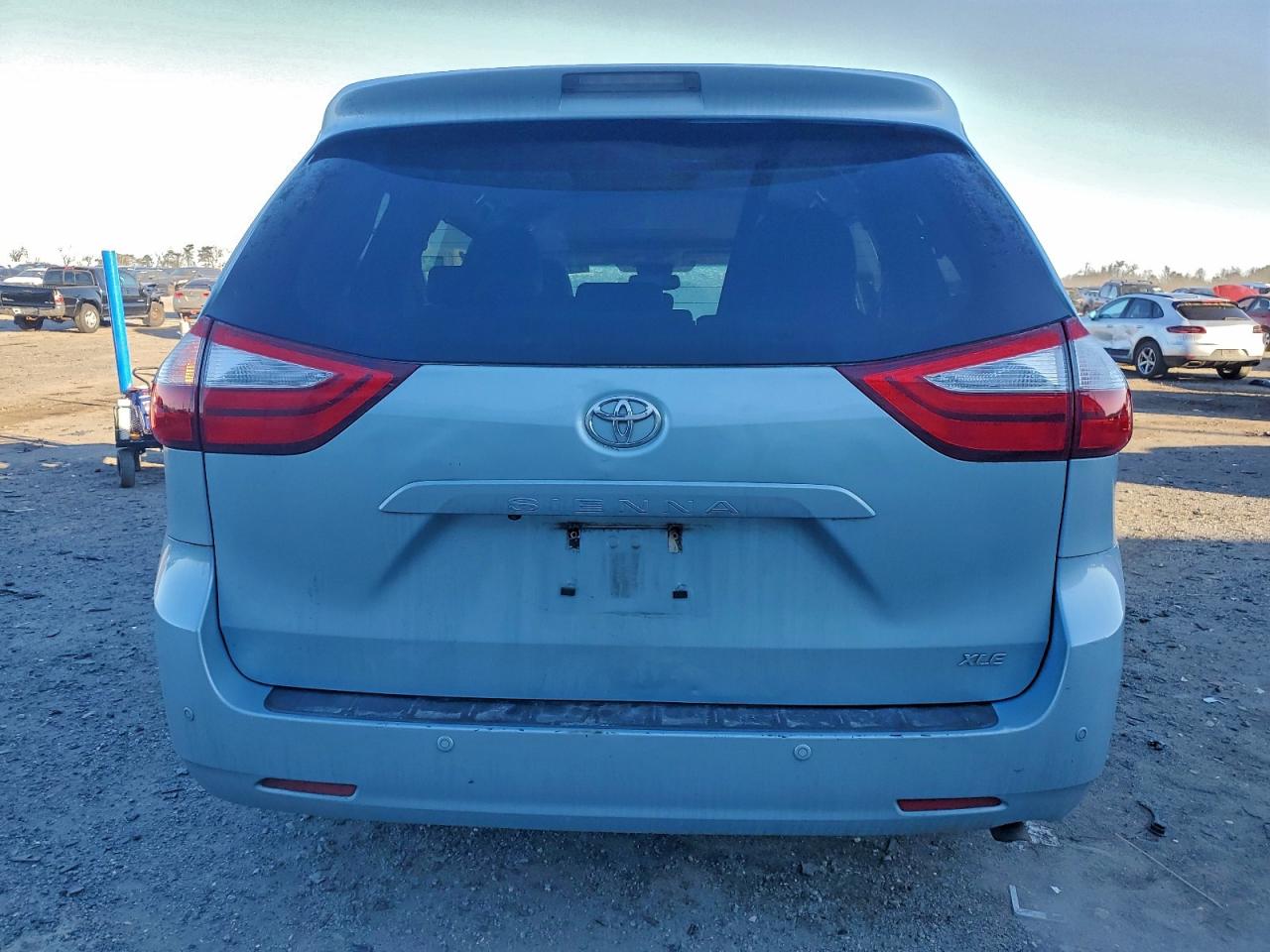 Toyota Sienna Xle Image 6