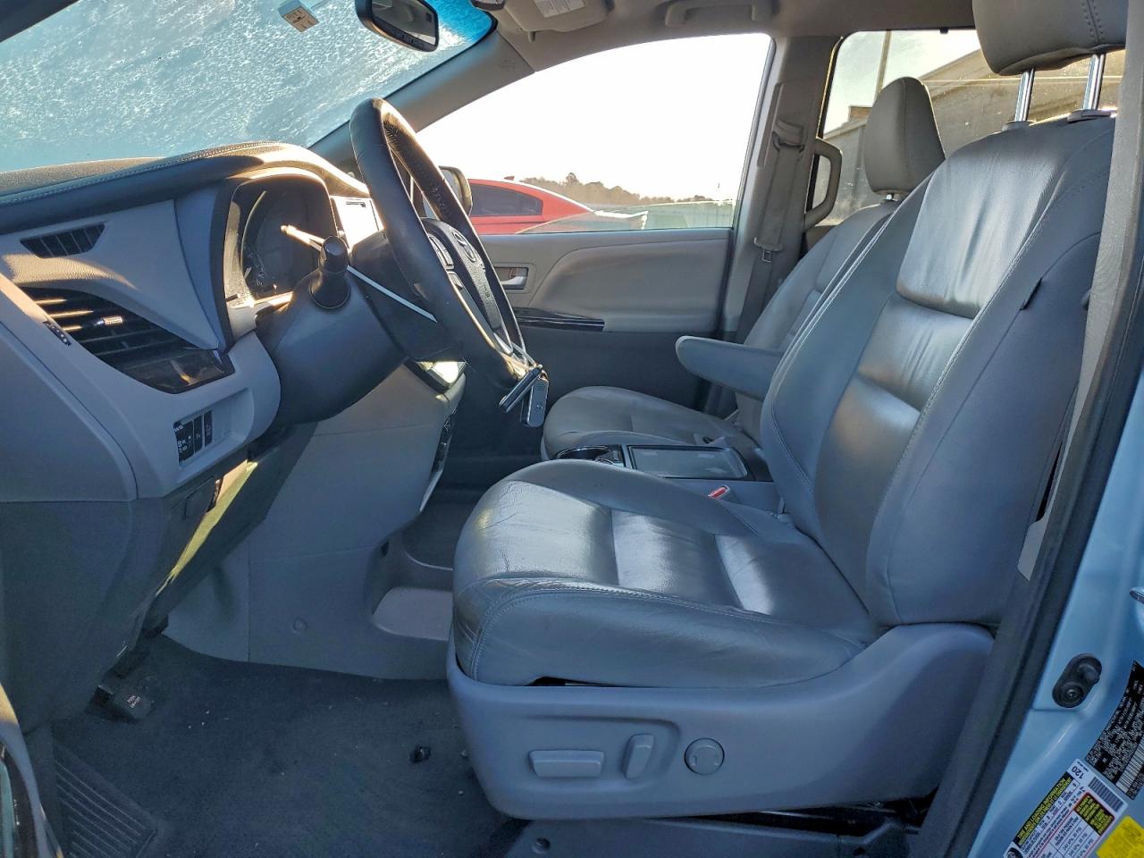 Toyota Sienna Xle Image 2