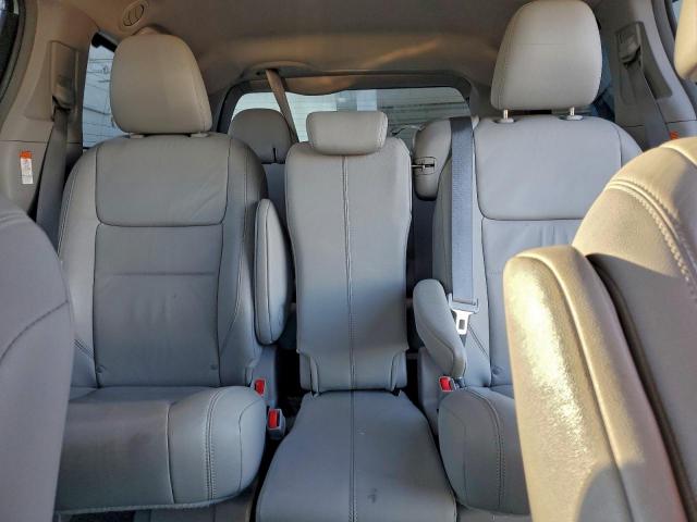 Toyota Sienna Xle Image 9