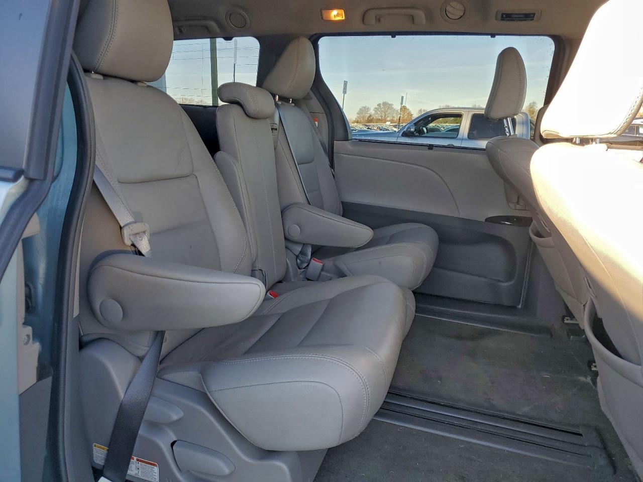 Toyota Sienna Xle Image 7