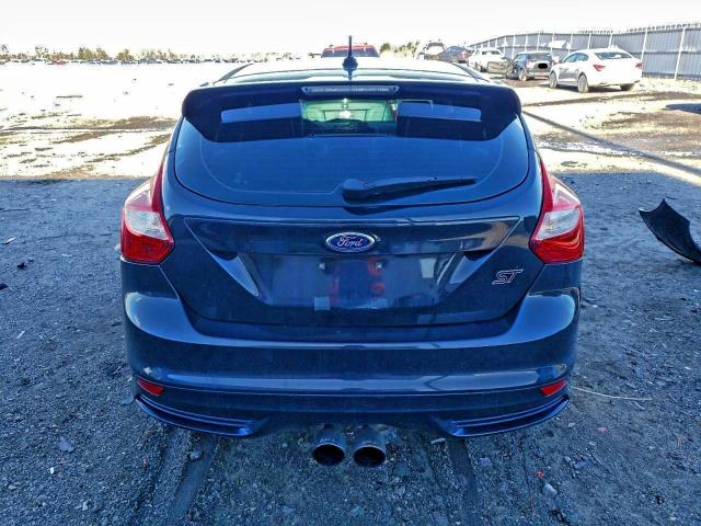 Ford Focus St Image 8