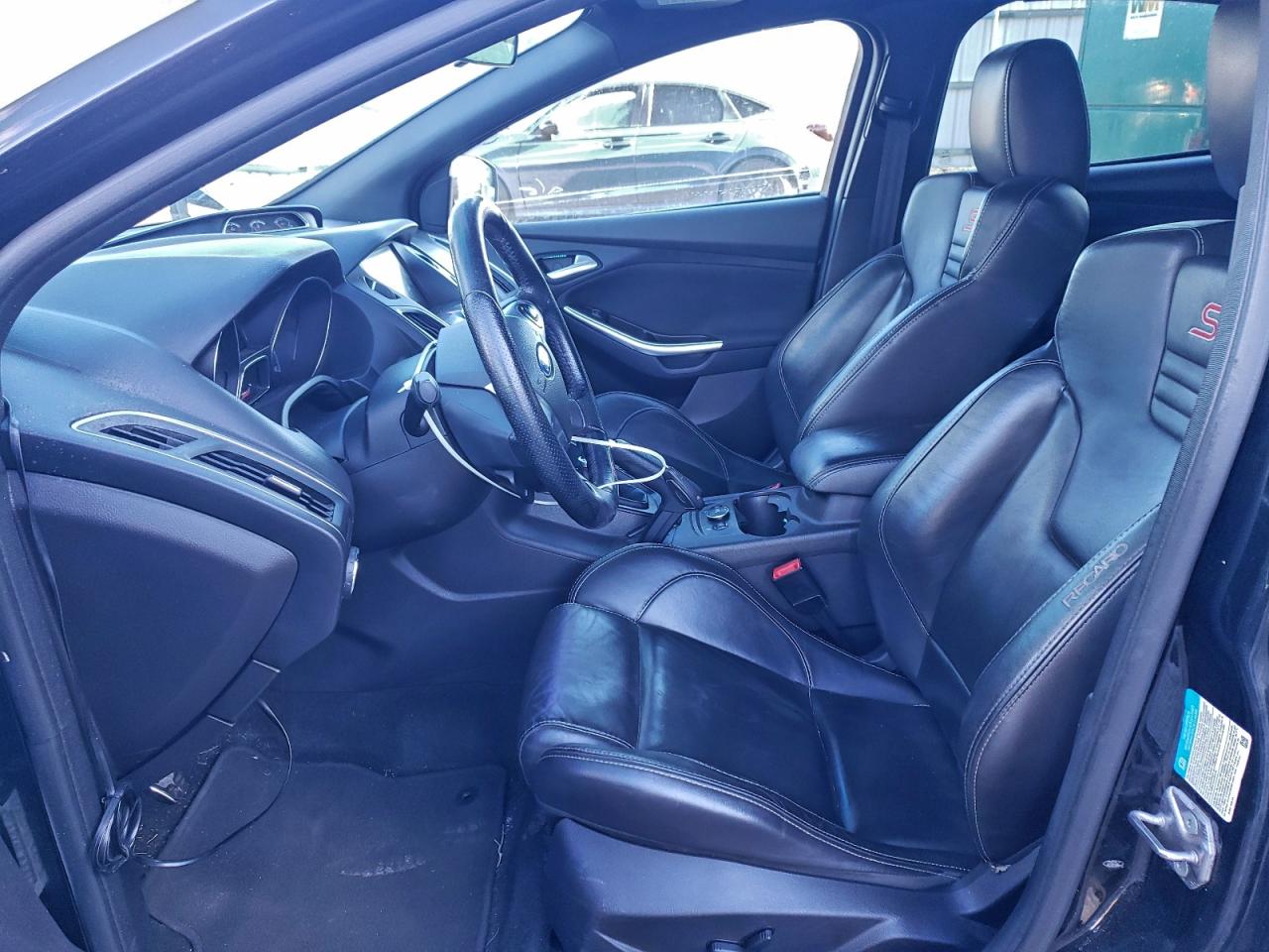 Ford Focus St Image 11