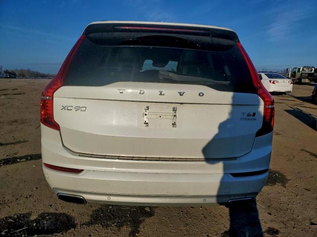 Volvo XC90 T6 Image 11