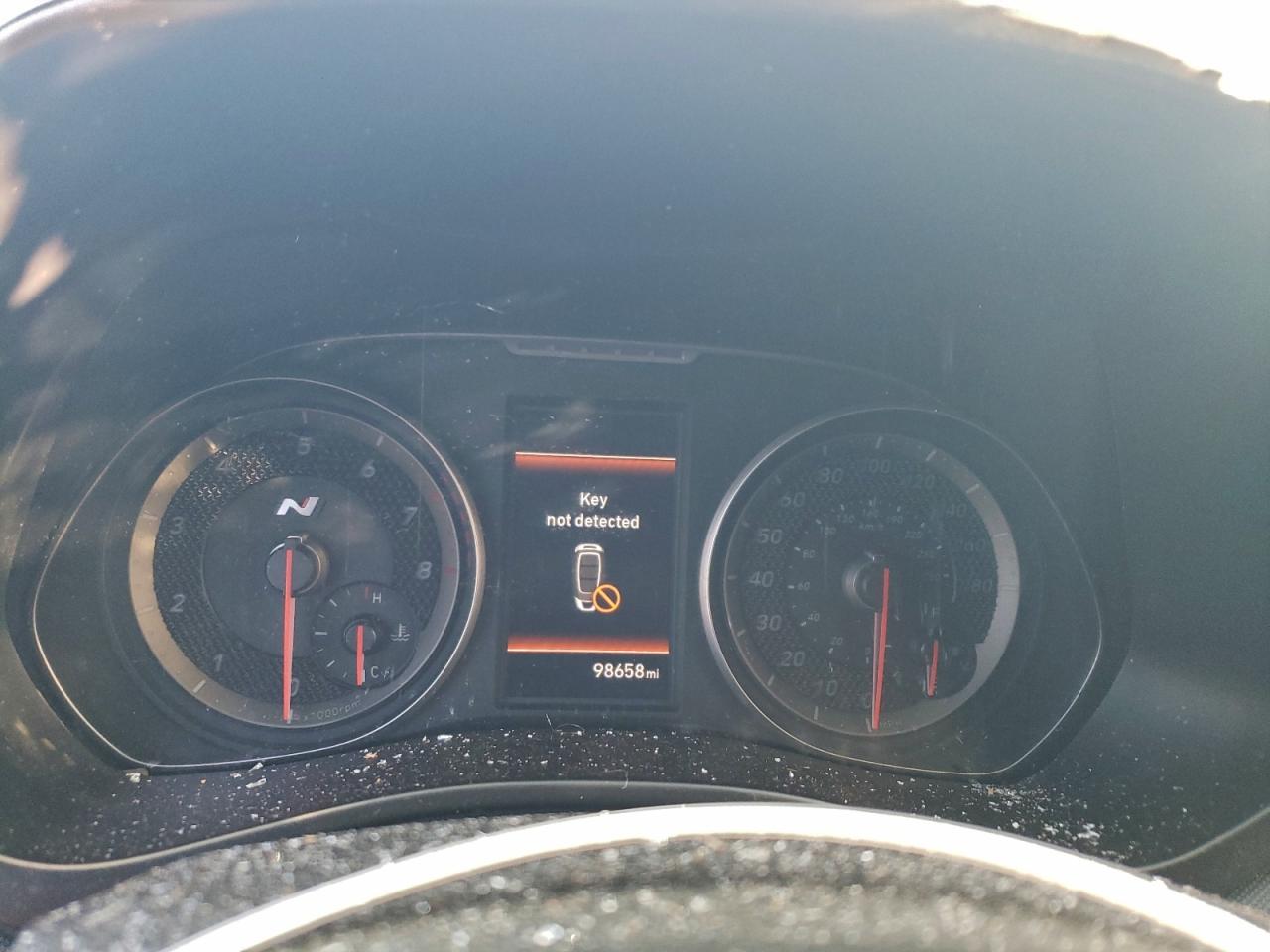 Hyundai VELOSTER Image 4