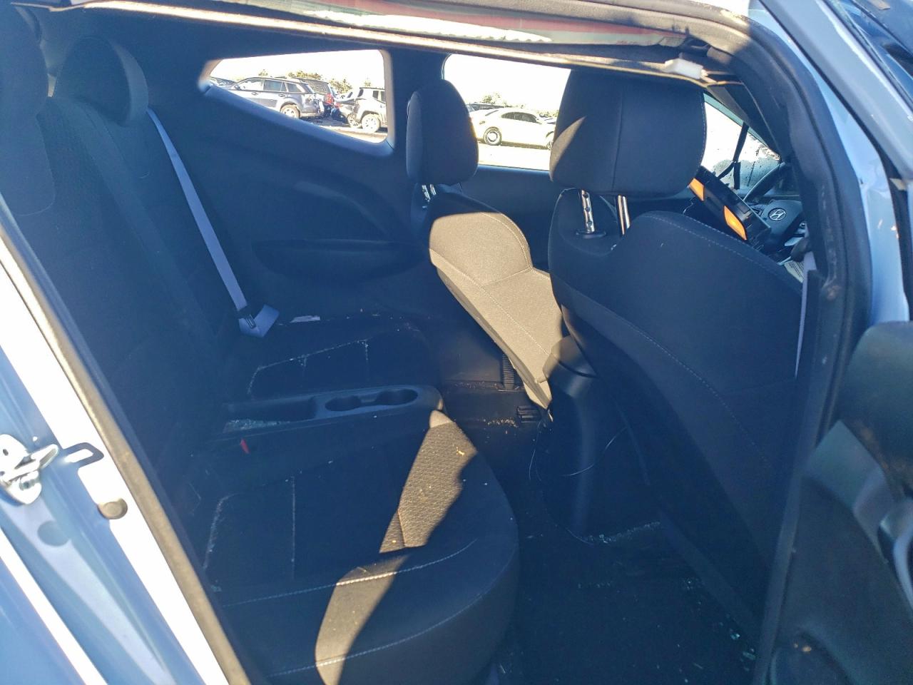 Hyundai VELOSTER Image 6