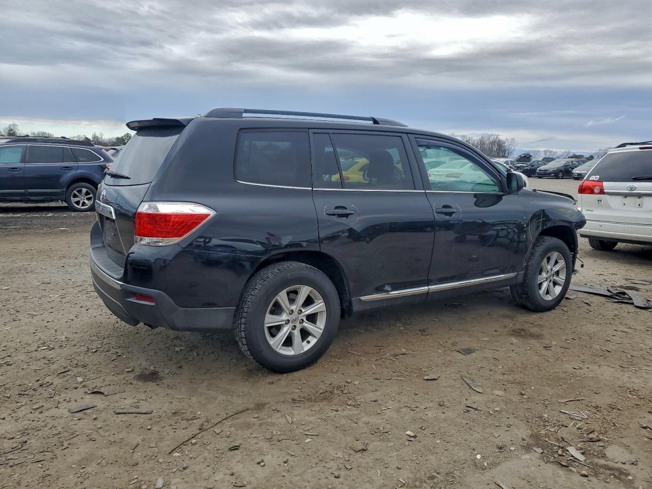 Toyota Highlander Base Image 11