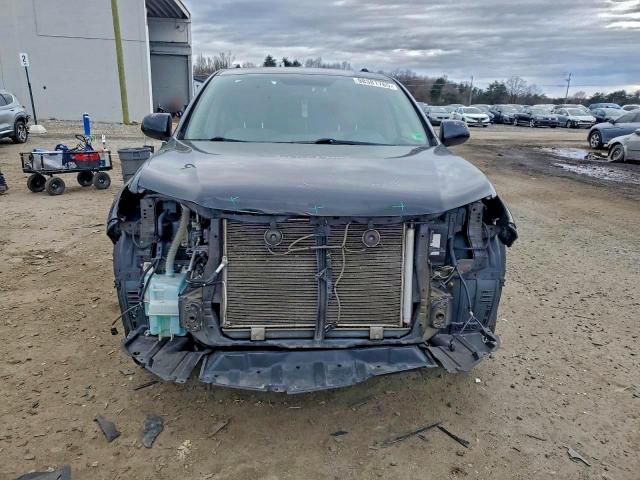 Toyota Highlander Base Image 12