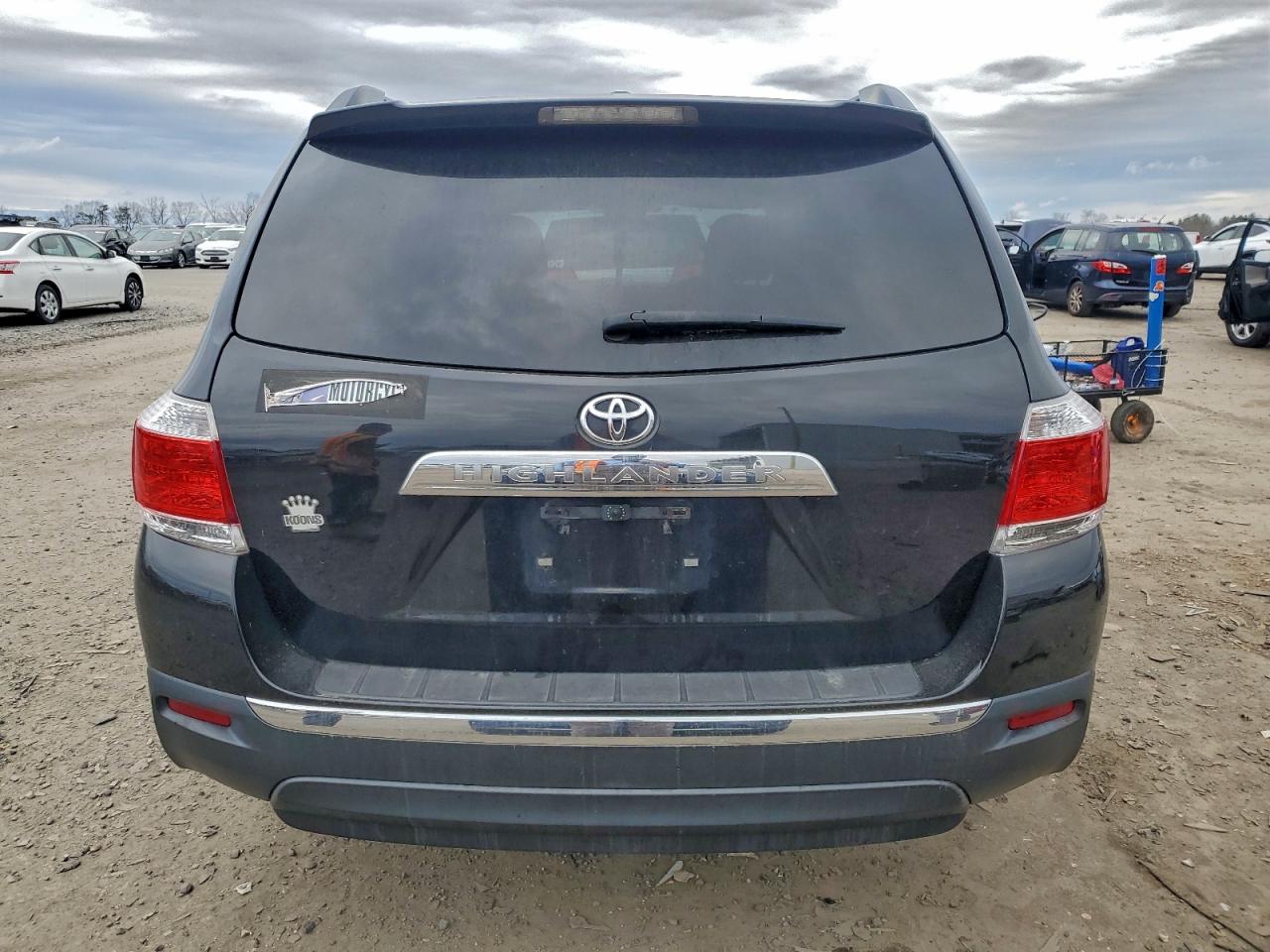 Toyota Highlander Base Image 10