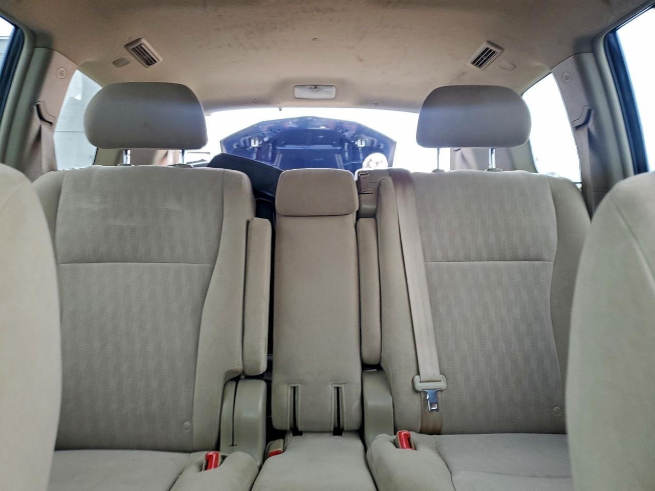 Toyota Highlander Base Image 2
