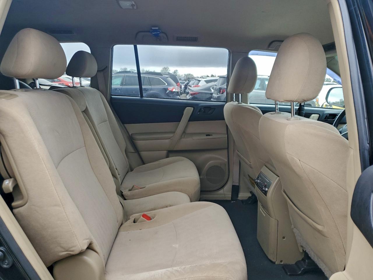 Toyota Highlander Base Image 3