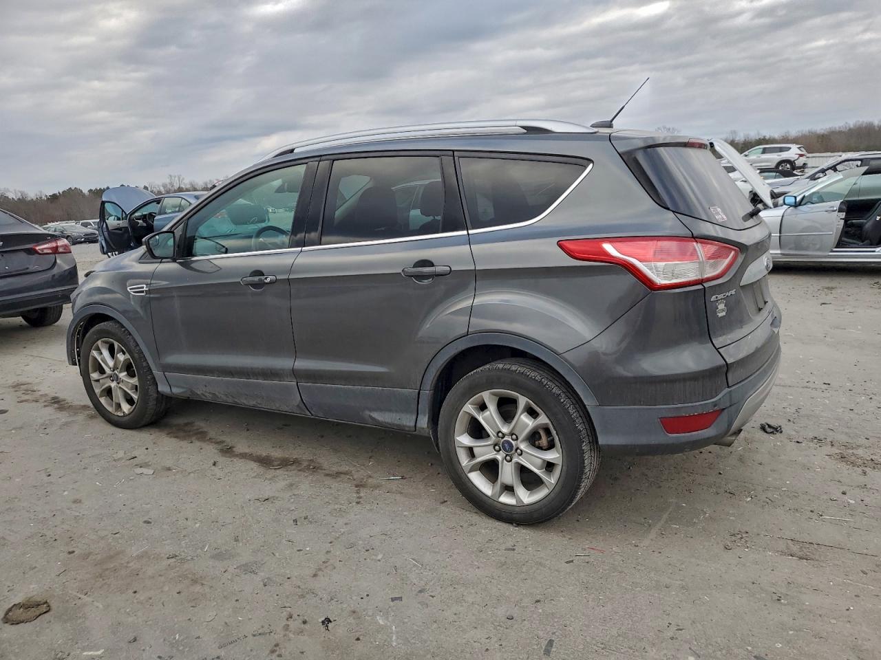 Ford Escape Titanium Image 13