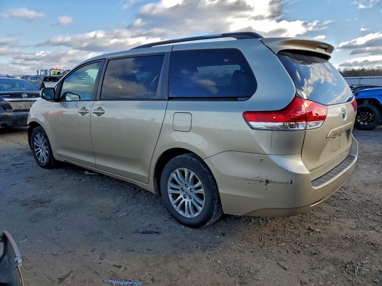 Toyota Sienna Xle Image 9