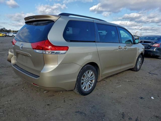 Toyota Sienna Xle Image 12