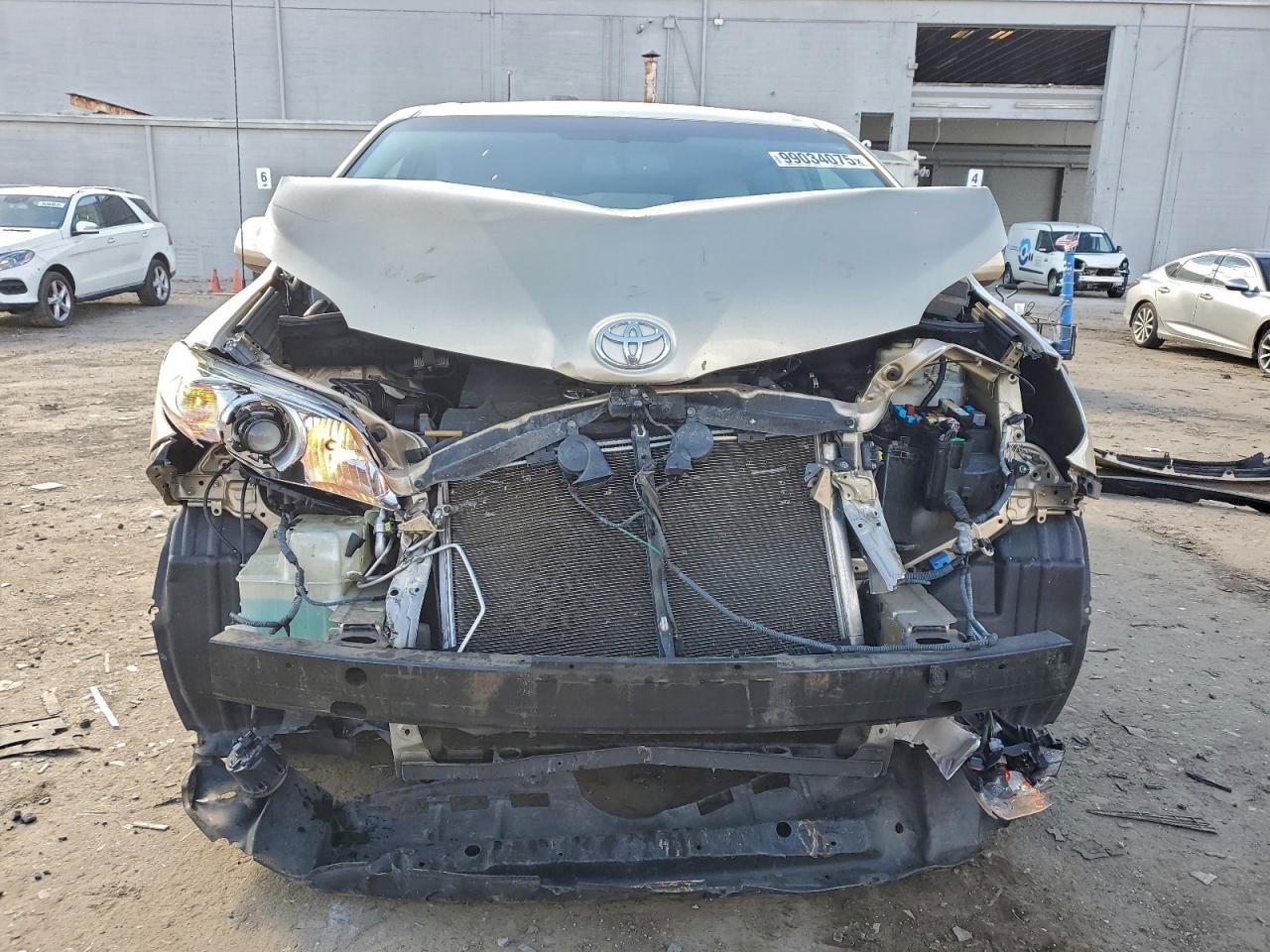 Toyota Sienna Xle Image 5