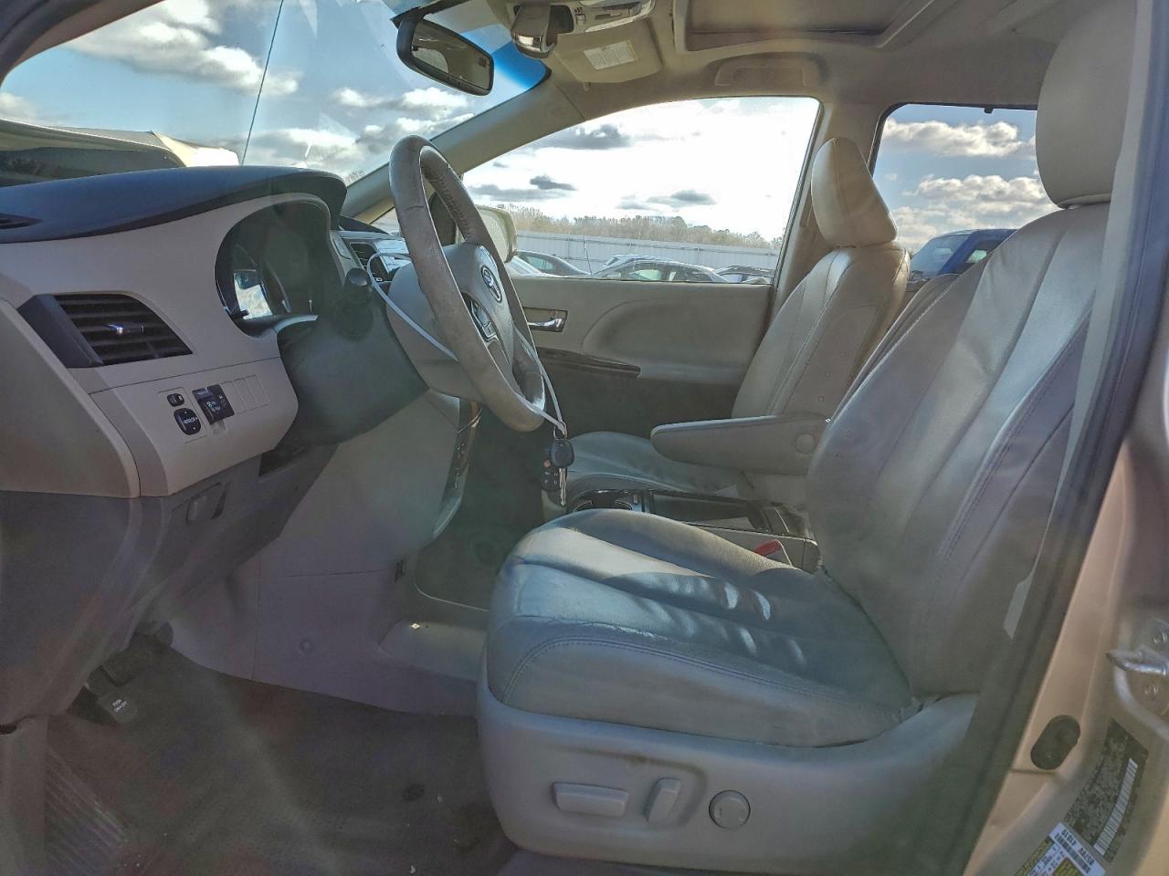 Toyota Sienna Xle Image 13