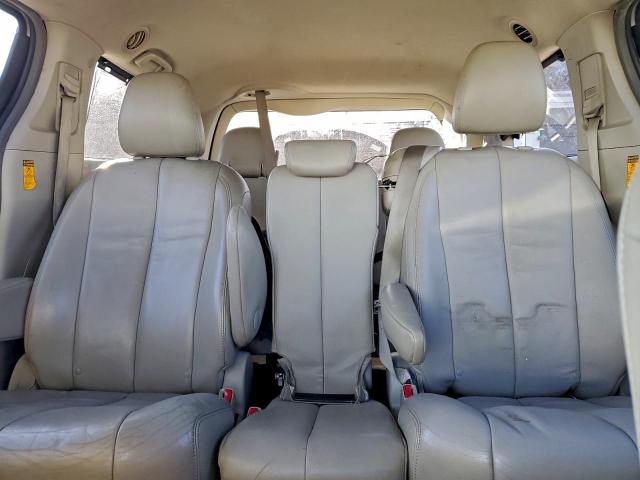 Toyota Sienna Xle Image 7