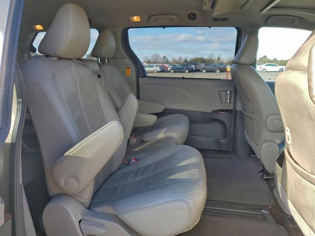 Toyota Sienna Xle Image 2