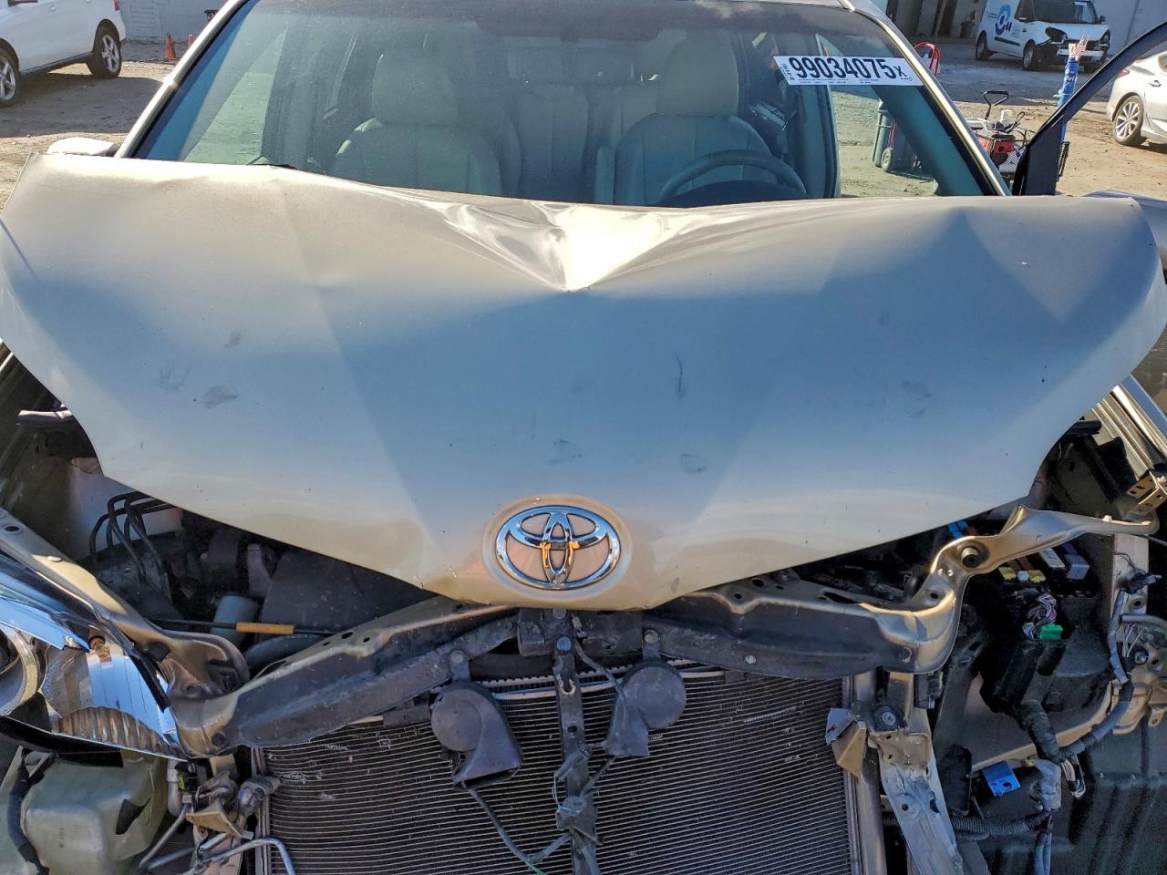 Toyota Sienna Xle Image 11