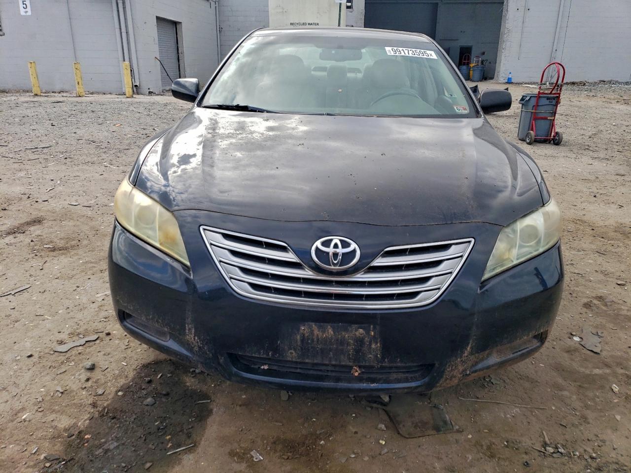 Toyota Camry Hybrid Image 3