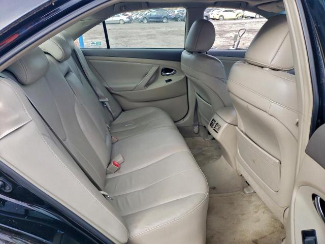 Toyota Camry Hybrid Image 8