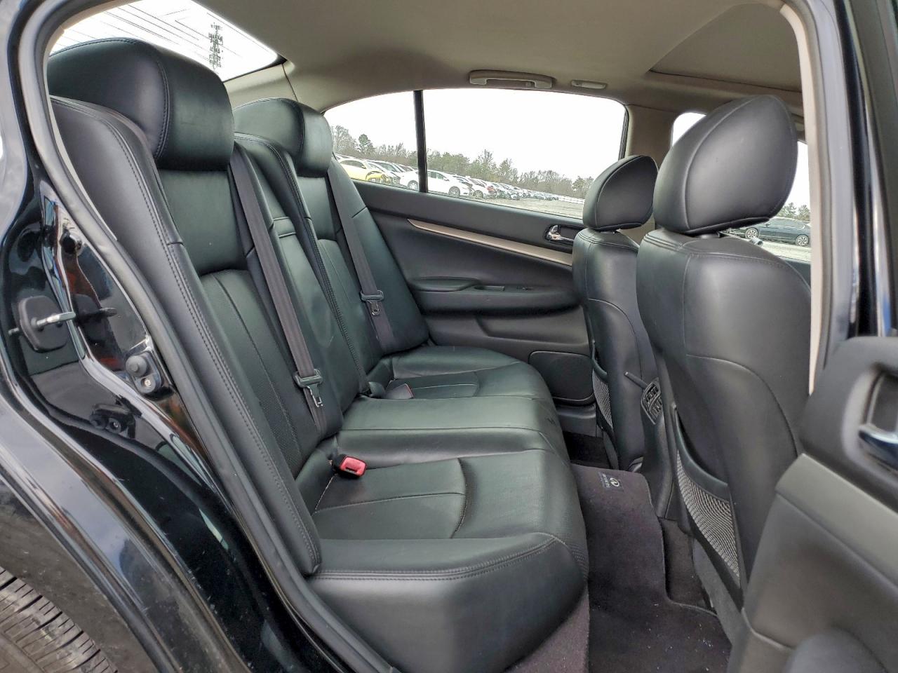 INFINITI G25 Image 2