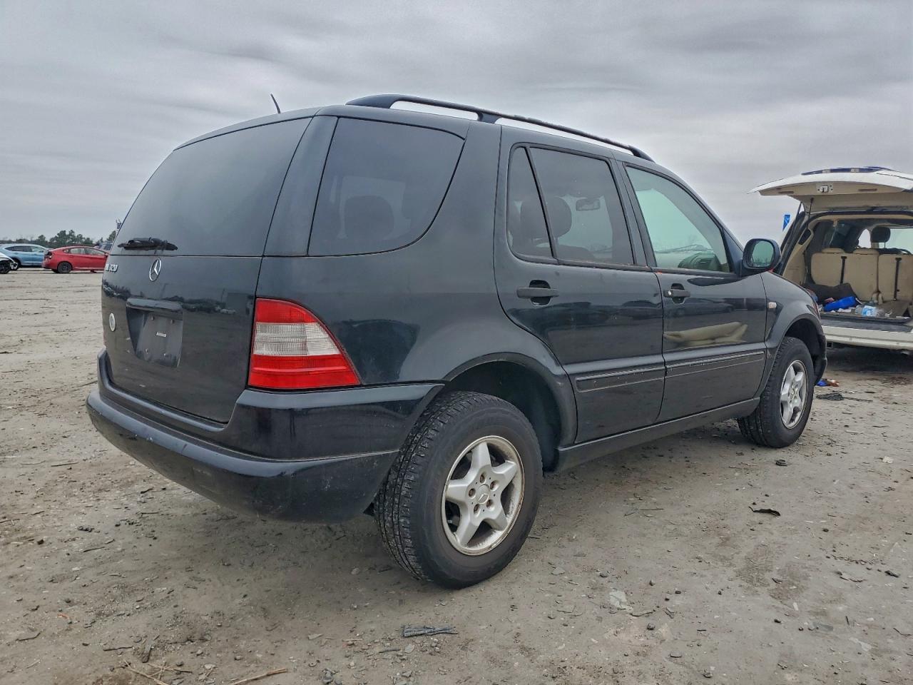 Mercedes-Benz M-Class 320 Image 5