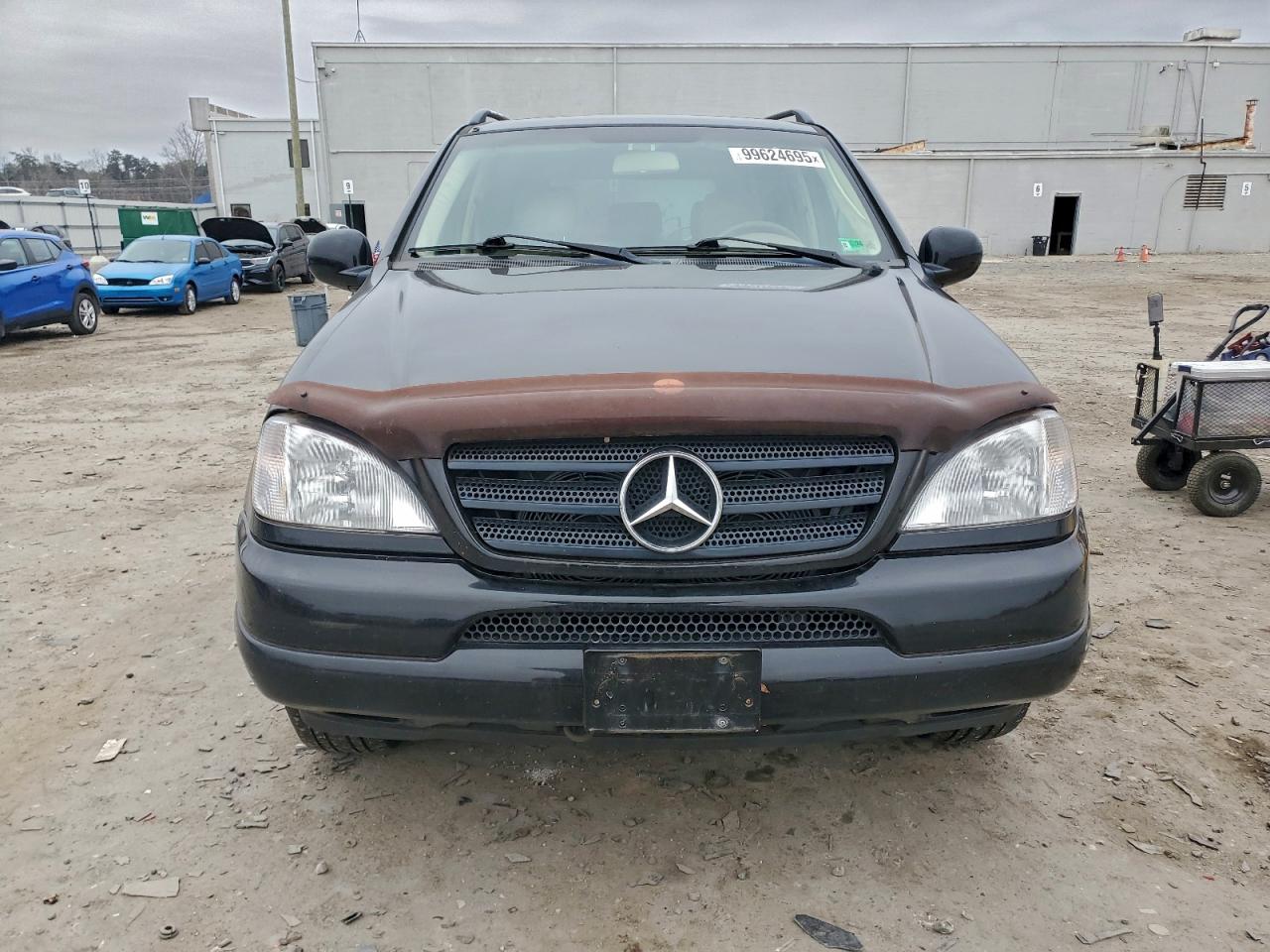 Mercedes-Benz M-Class 320 Image 9