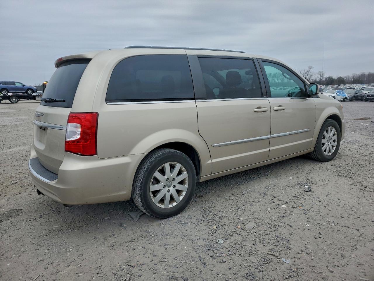 Chrysler Minivan Touring Image 3