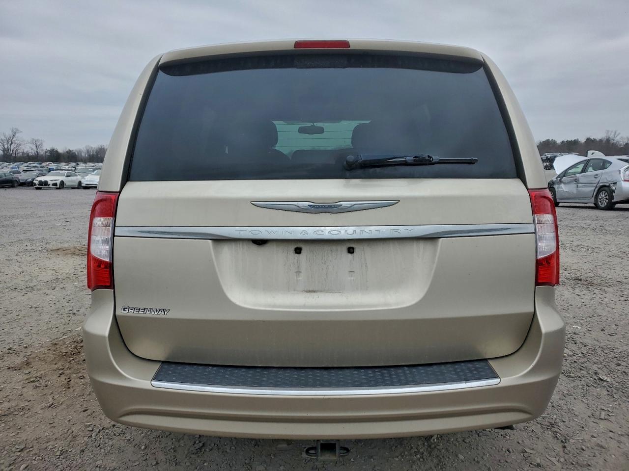 Chrysler Minivan Touring Image 2