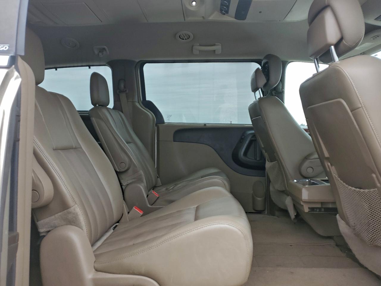 Chrysler Minivan Touring Image 12