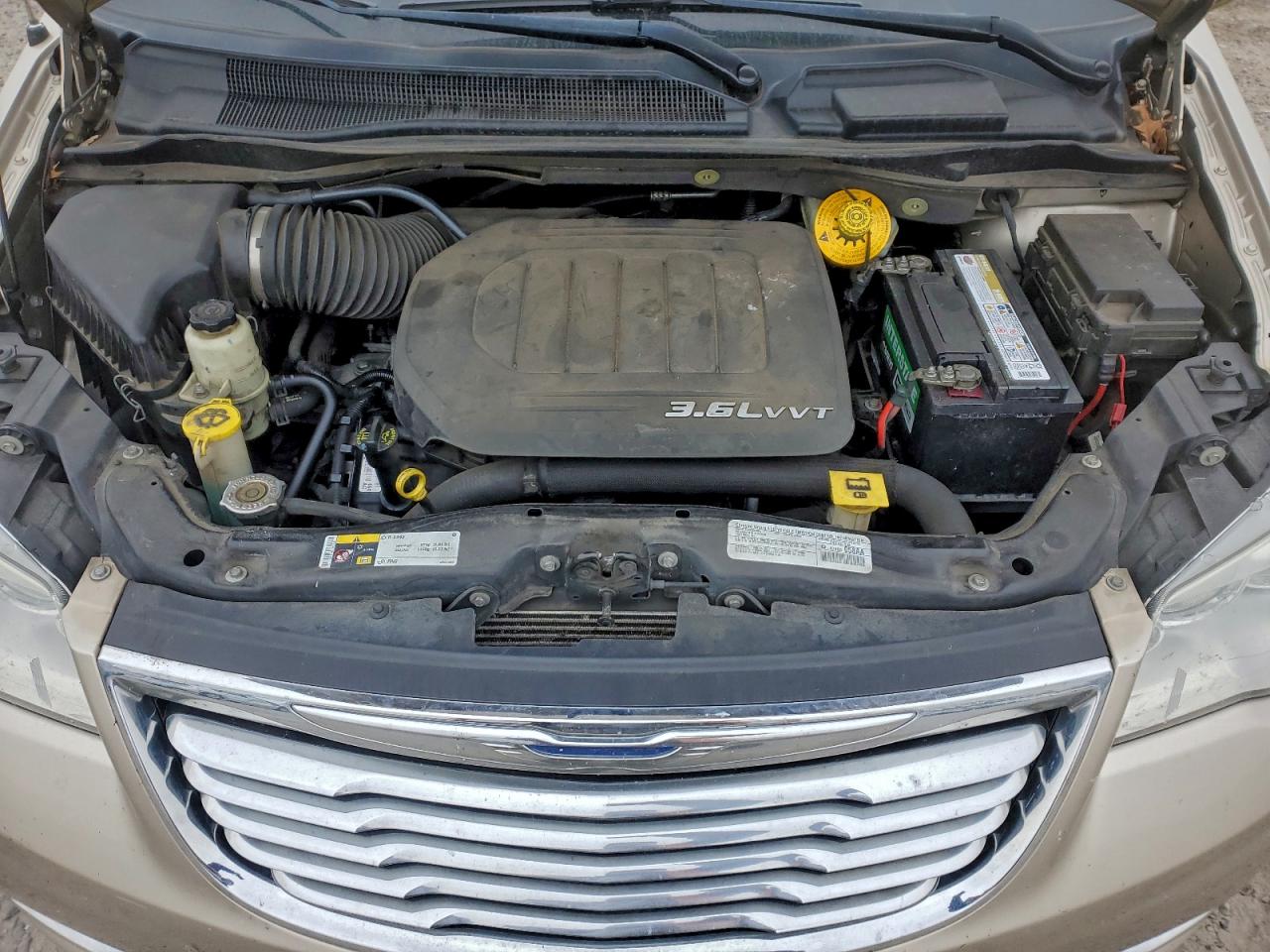 Chrysler Minivan Touring Image 9