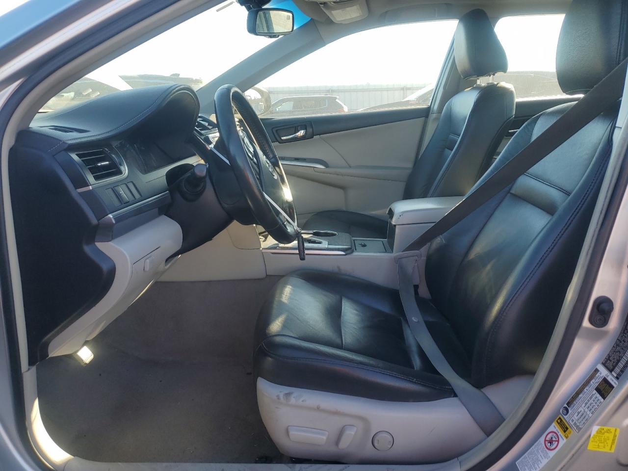 Toyota Camry Hybrid Image 4