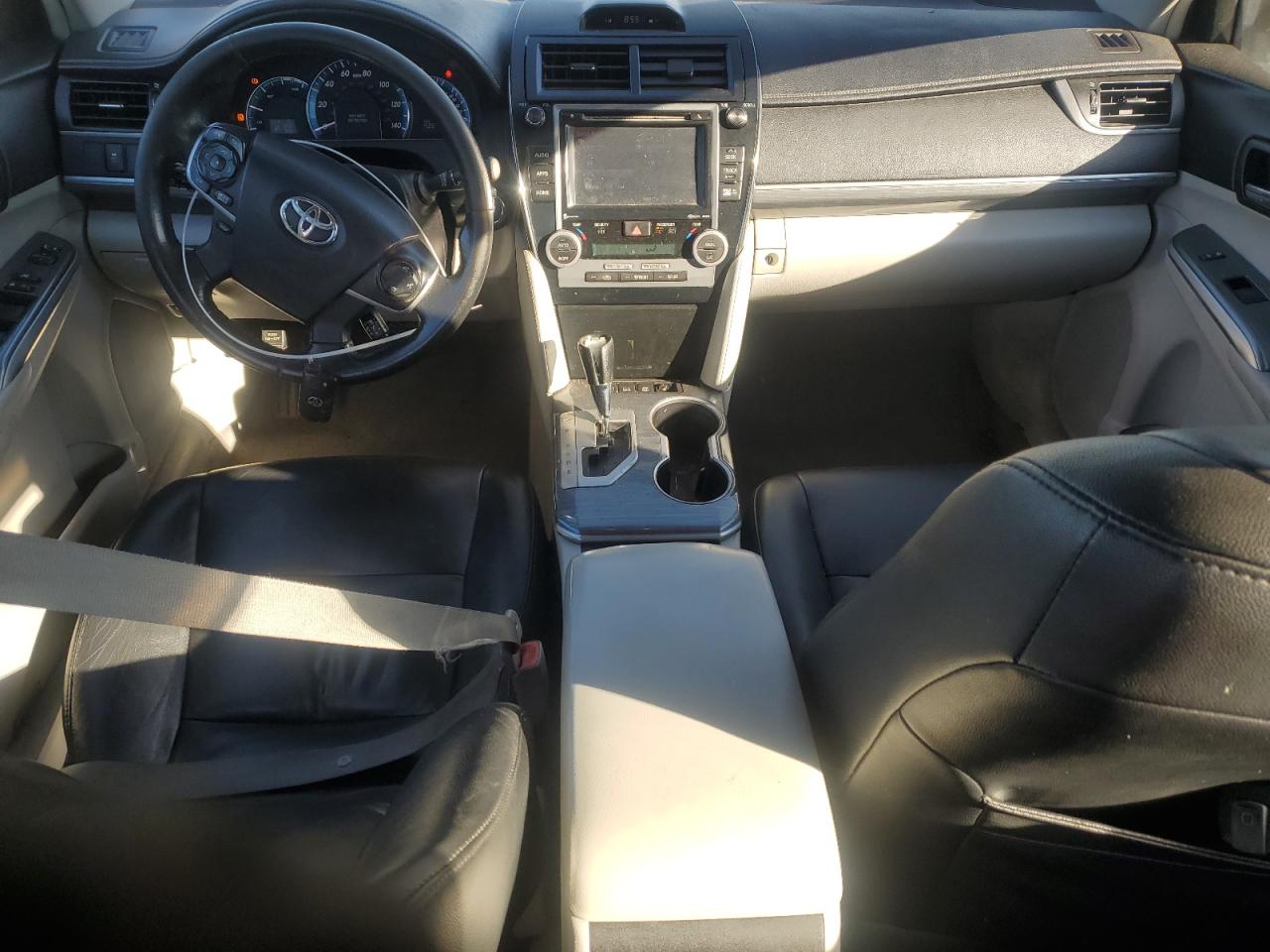 Toyota Camry Hybrid Image 12