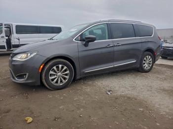  Salvage Chrysler Pacifica