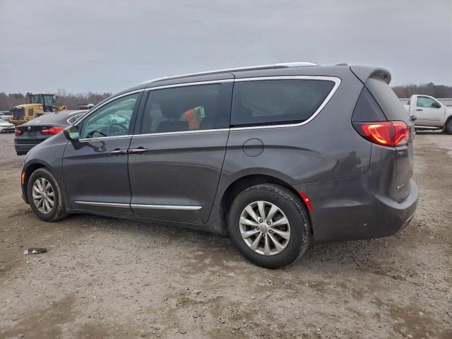 Chrysler Pacifica Touring L Image 4