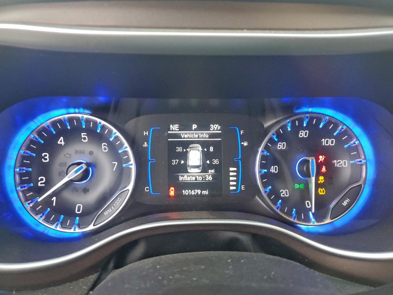 Chrysler Pacifica Touring L Image 12