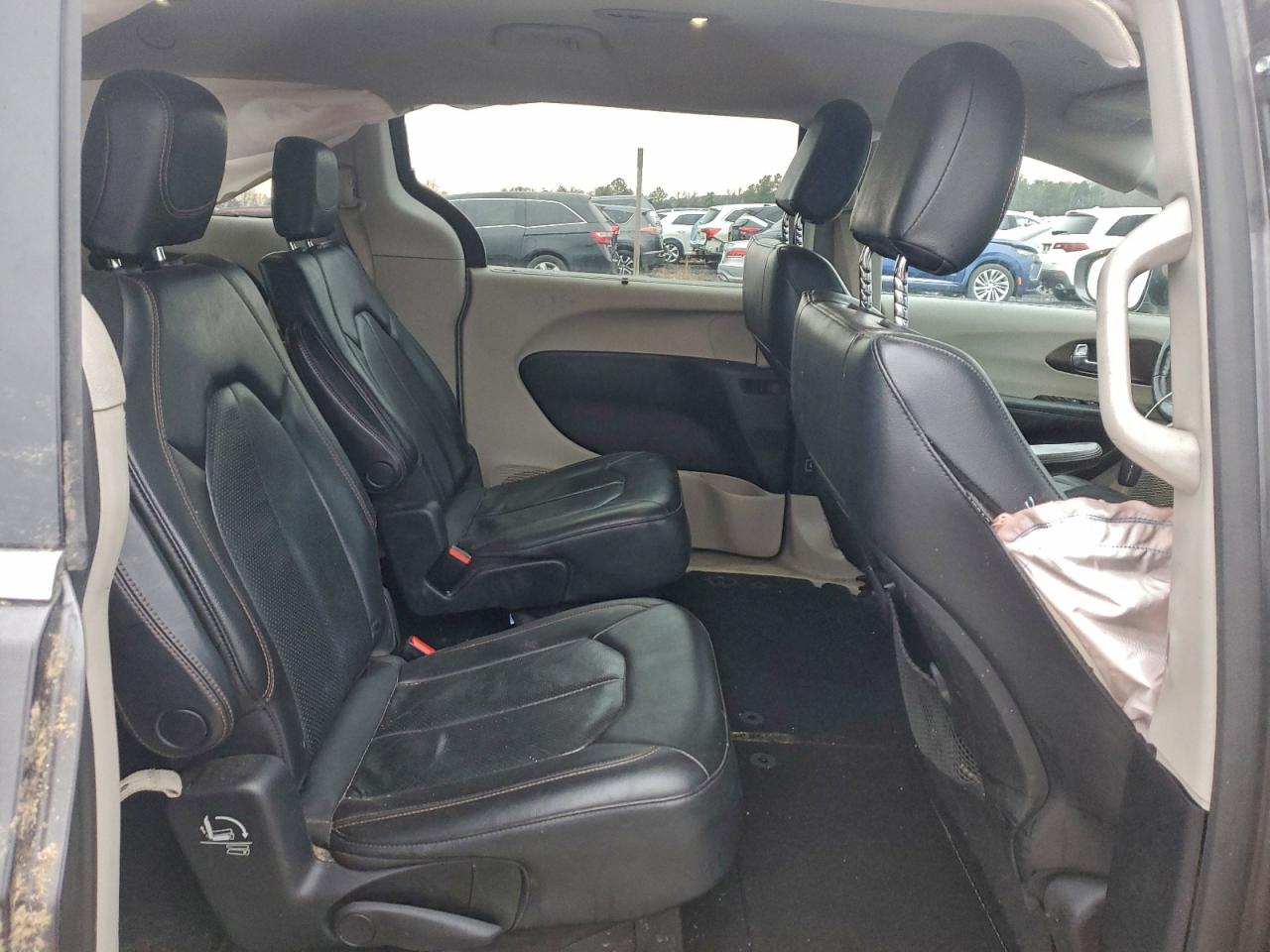 Chrysler Pacifica Touring L Image 13