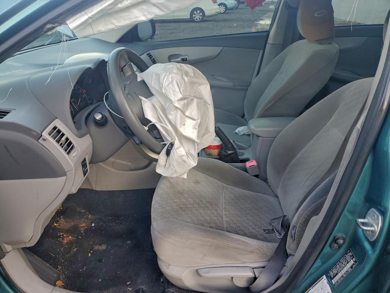 Toyota Corolla Base Image 2