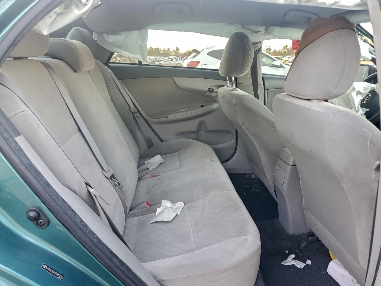 Toyota Corolla Base Image 9