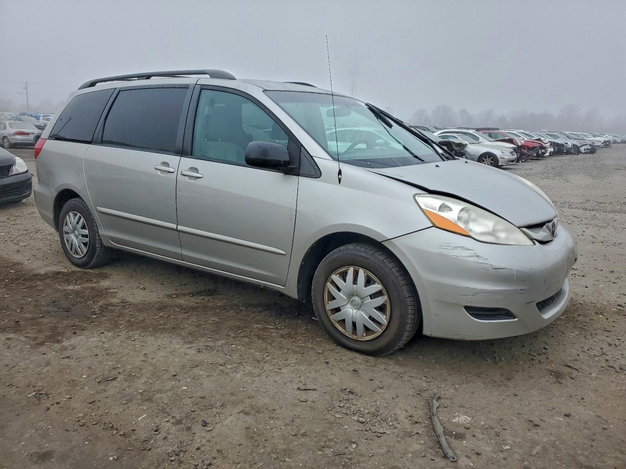 Toyota Sienna Ce Image 4