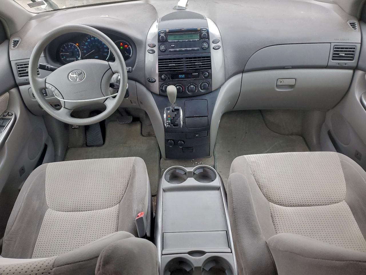 Toyota Sienna Ce Image 8