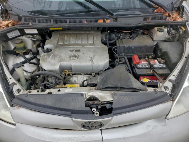 Toyota Sienna Ce Image 10