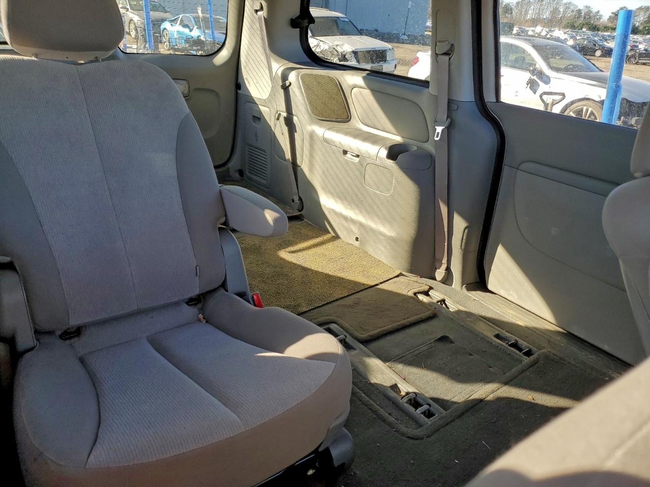 Kia Sedona Lx Image 9