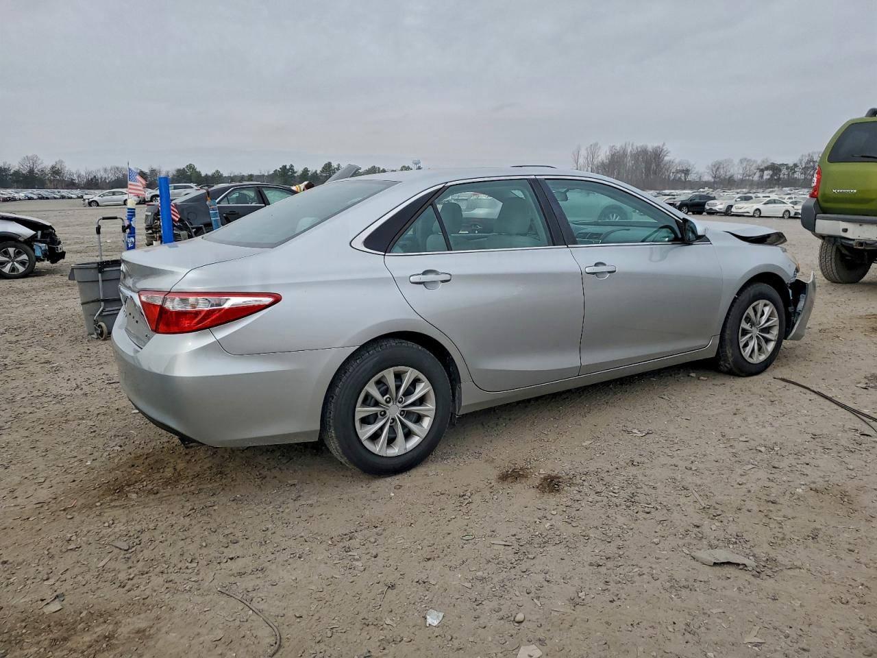 Toyota Camry Le Image 4