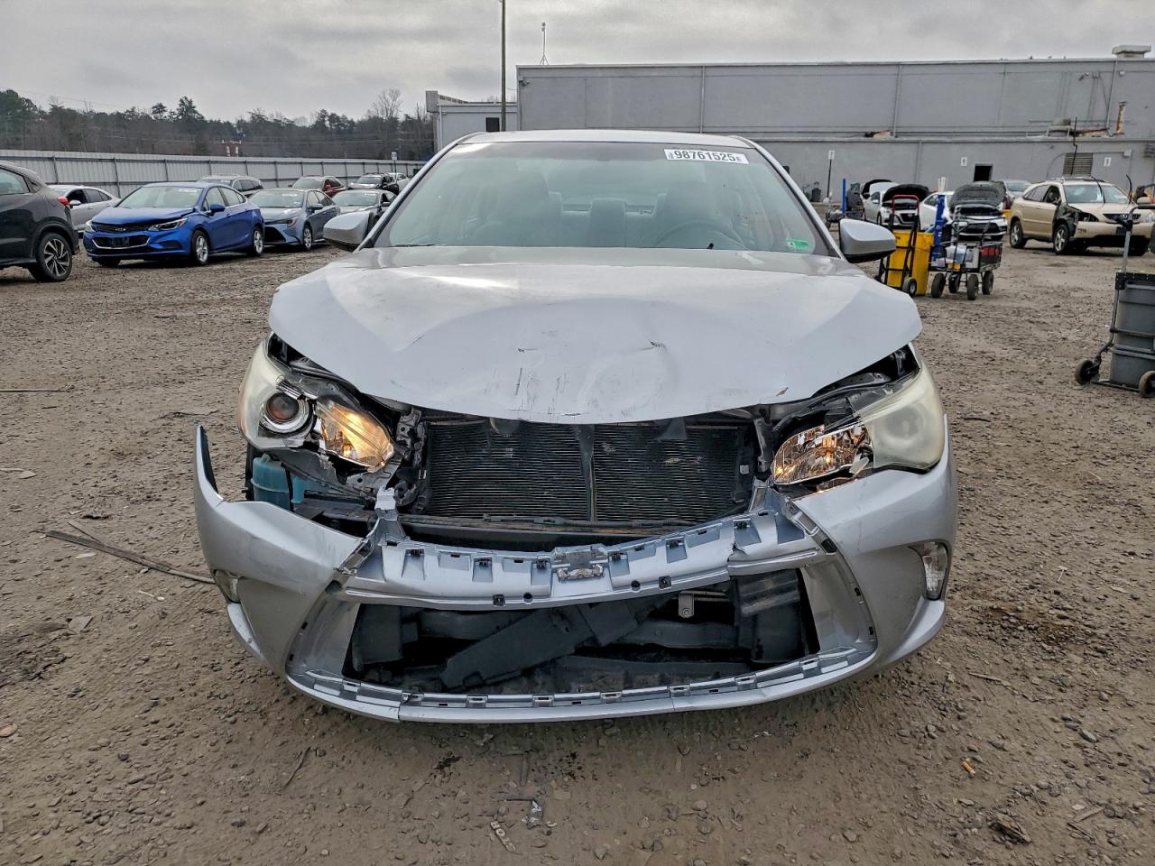 Toyota Camry Le Image 5