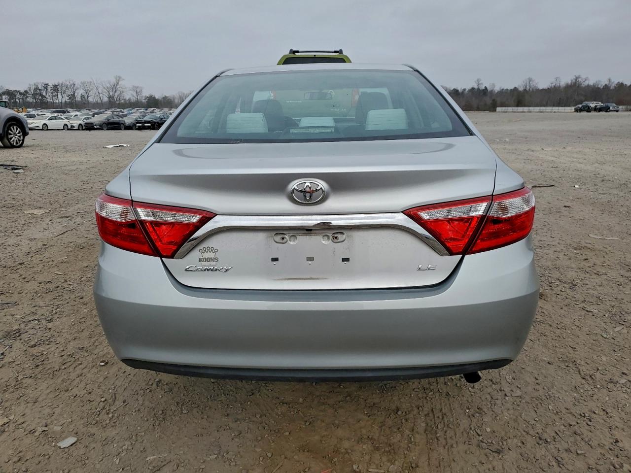 Toyota Camry Le Image 7